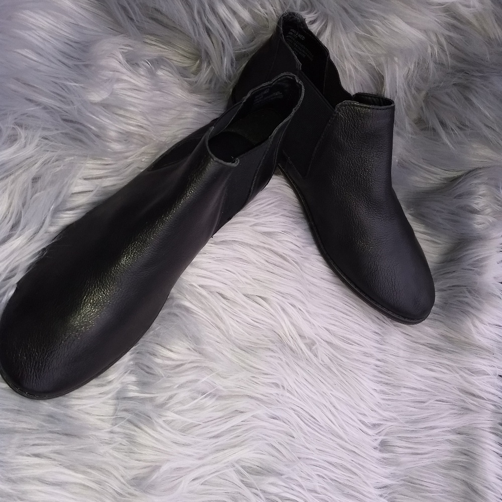 Kenneth Cole Leather Vin zee Ankle Boots/Booties